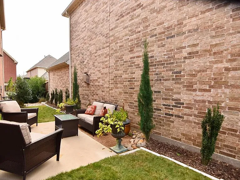 1708 Estacado Dr — Photo 15