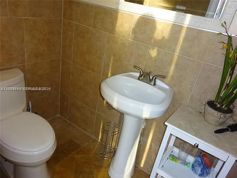 9240 SW 56th St #9240 — Photo 9