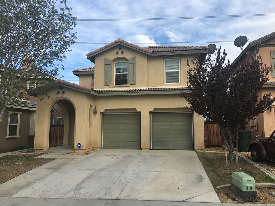 1st image of 15061 Bluffside Ln
