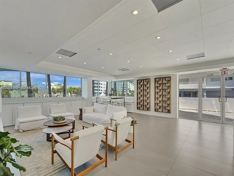 5900 Collins Ave #702 — Photo 42