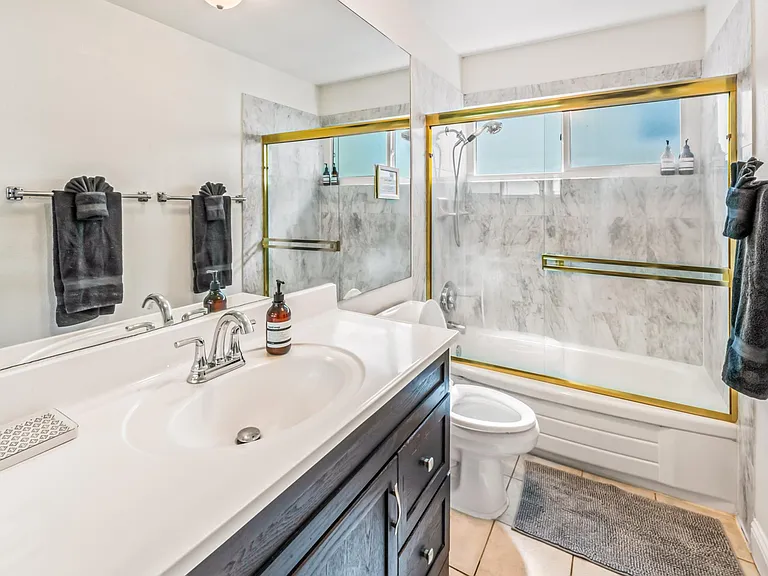 2440 Erin Pl — Photo 21