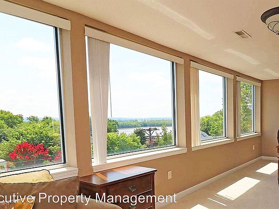 4th image of 301 N Lorimier St APT 11
