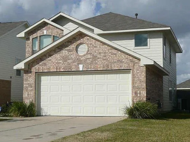 19154 Yellow Thrush Dr — Photo 2