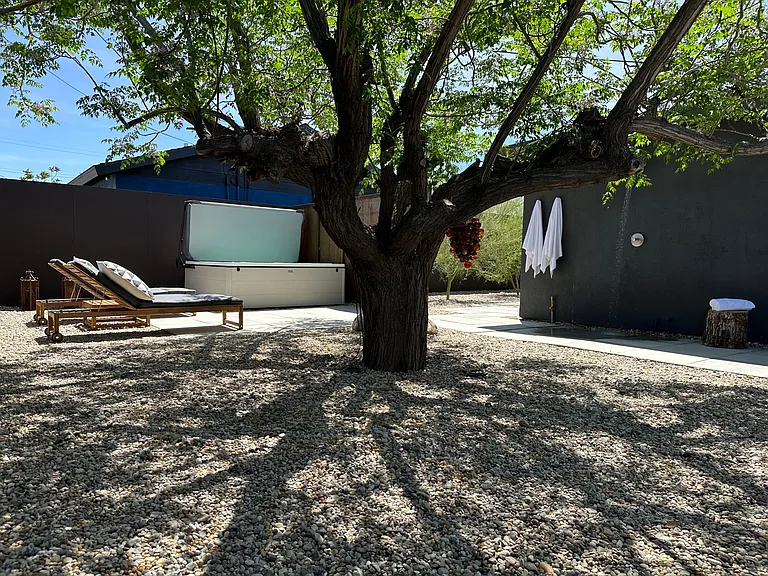 6419 Valley View St — Photo 3