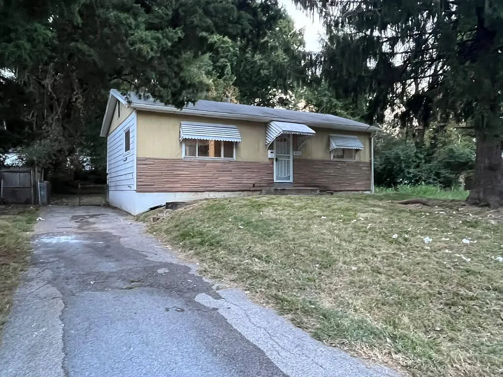 2 bed, 1.0 bath, 770 sqft, $1,000 — Photo 2