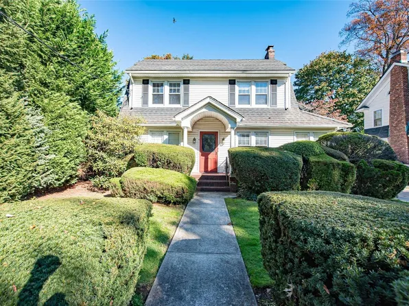 41 Hampton Court, Rockville Centre, NY 11570