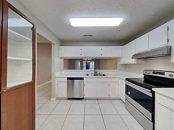 4th image of 1935 Sheeler Oaks Dr