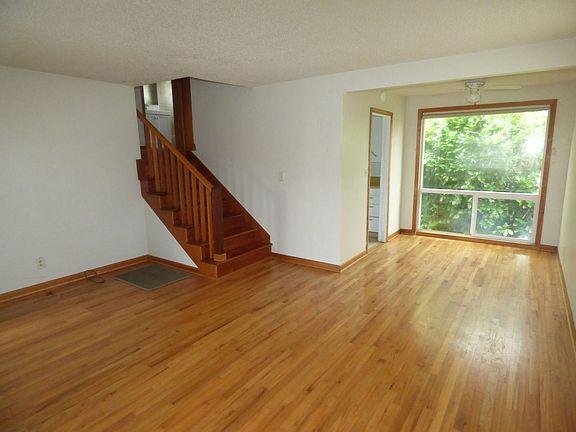 2nd image of 955-985 Fir St S #955