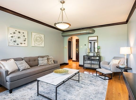 3rd image of 4646 N Seeley Ave APT 3N