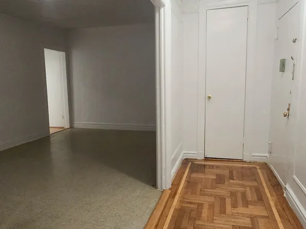 735 Walton Avenue image 3 of 10