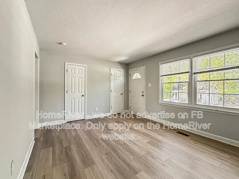 2408 Hart St — Photo 7