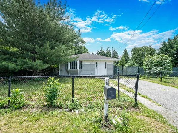 88 Eleanor Avenue, Mastic, NY 11950