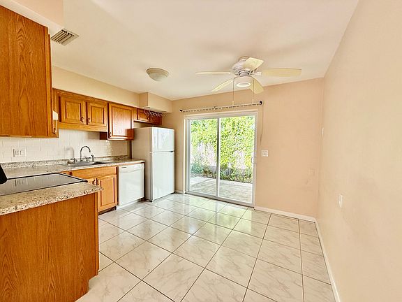 4th image of 2671 Pinehurst Ave APT B