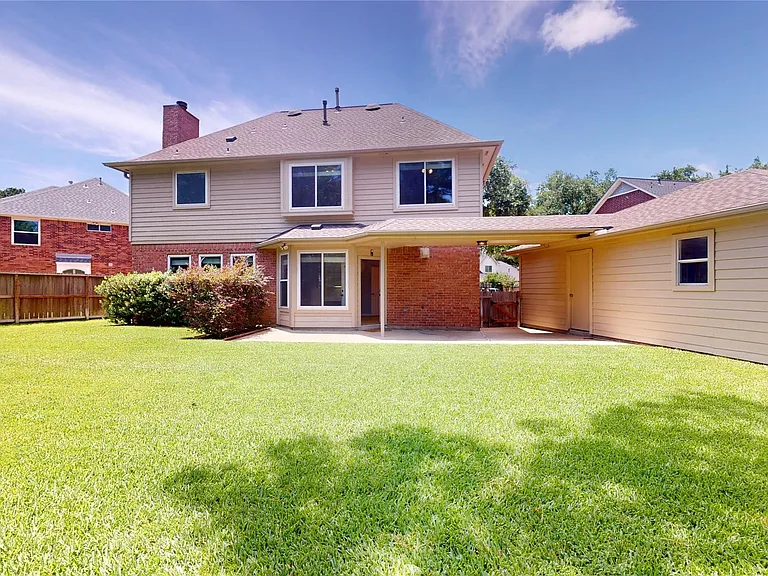 23027 Lodgepoint Dr — Photo 2