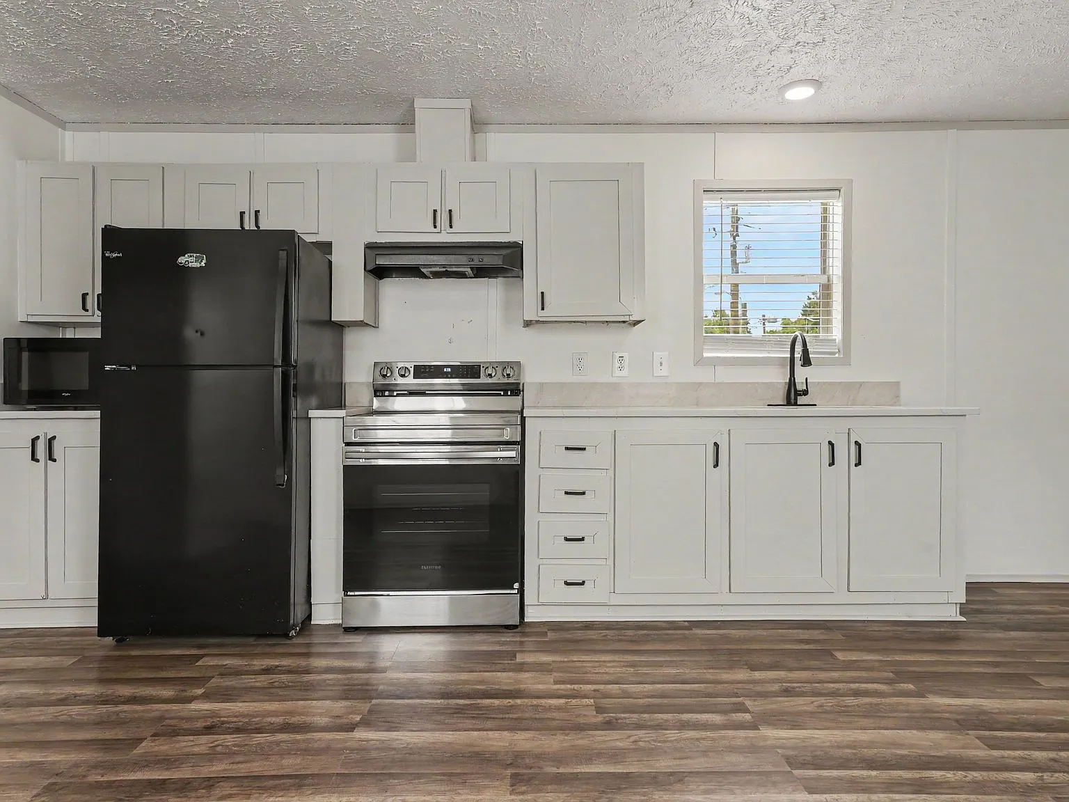 2 bed, $1,250 — Photo 1