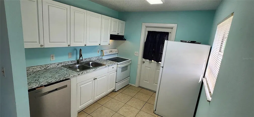 2 bed, 1.0 bath, 700 sqft, $1,700 — Photo 3