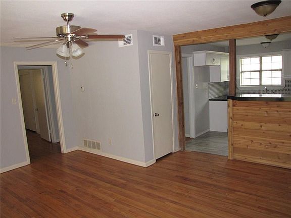 5th image of 210 W Celeste Dr