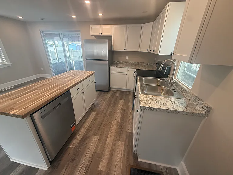 328 Warren St — Photo 5