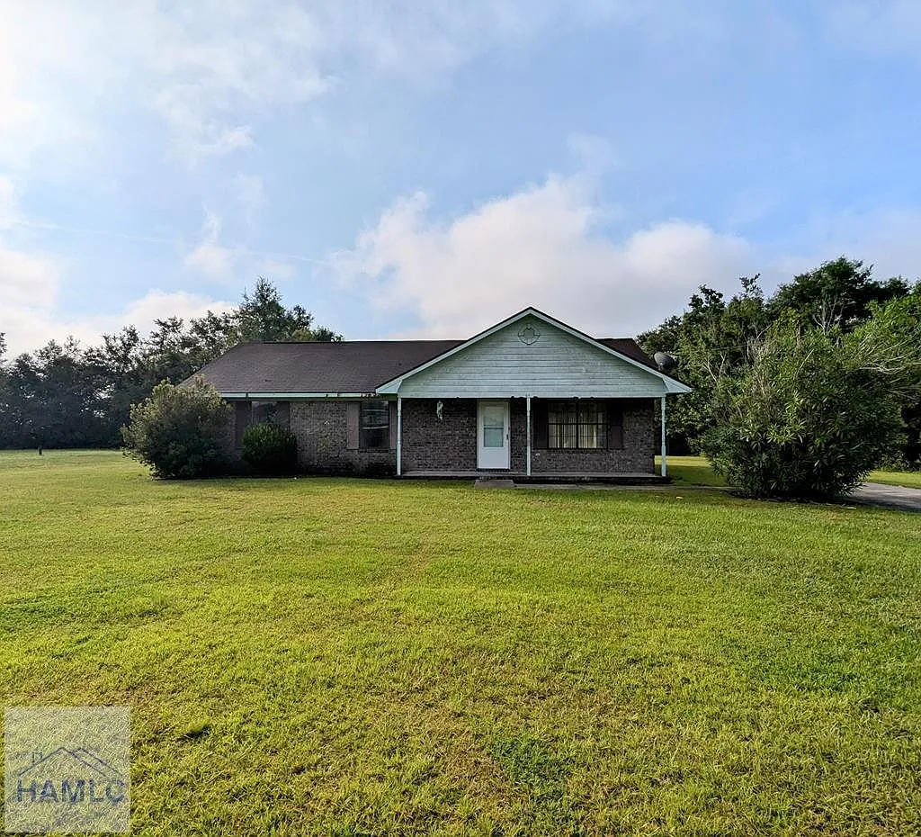 3 bed, 2.0 bath, 1316 sqft, $1,350 — Photo 1