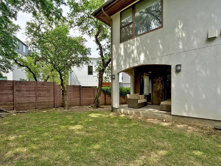 2111 Melridge Pl #B — Photo 25
