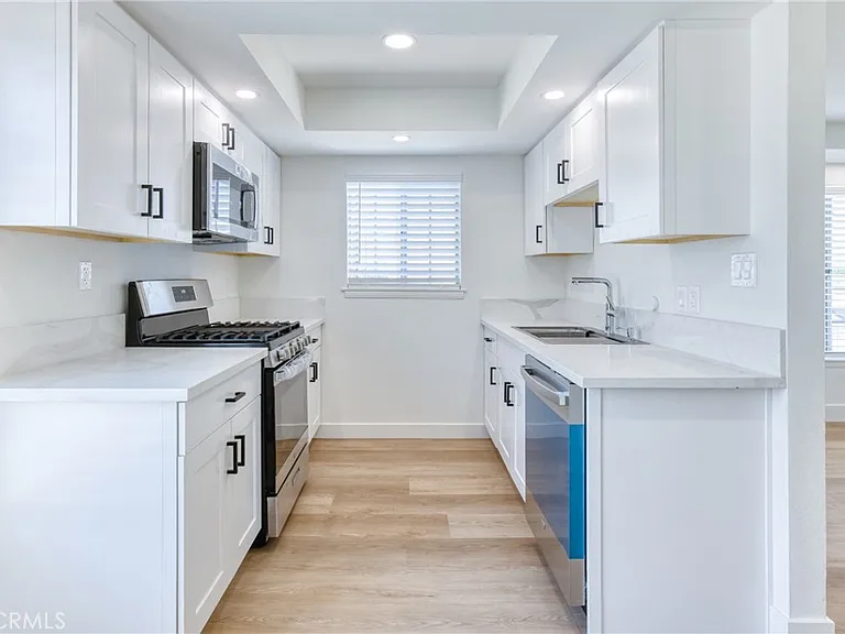 320 W Truslow Ave #D — Photo 19