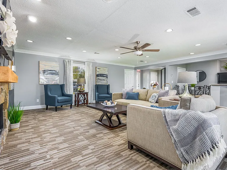 Oak Hollow Apartments — Photo 31
