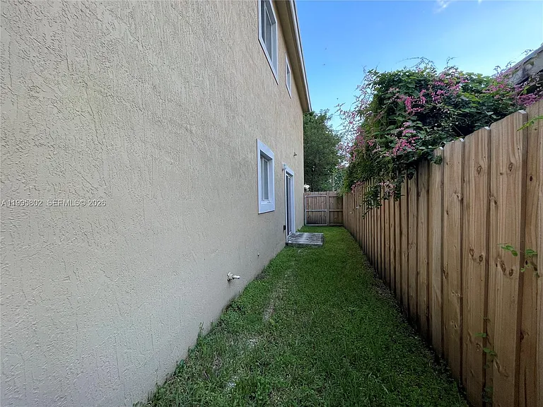 1531 NW 55th Ter #1533 — Photo 14