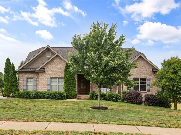 132 Grandworth Way, King, NC 27021