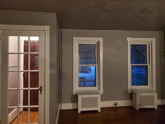 3rd image of 586 Elm St
