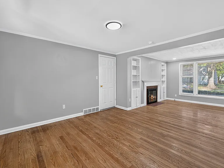 7318 Rosewood St — Photo 11