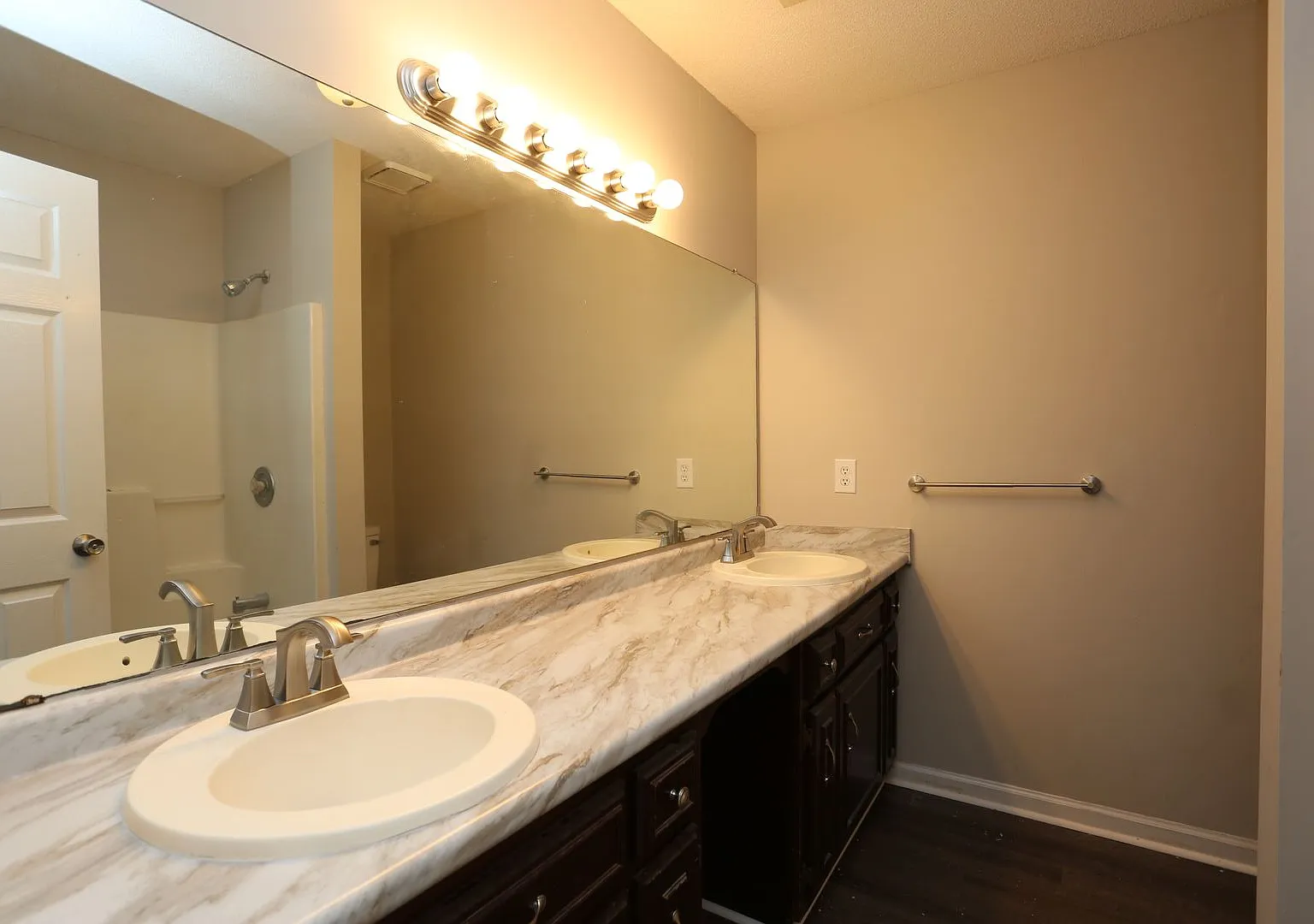 2 Bedroom at Countryside — Photo 2
