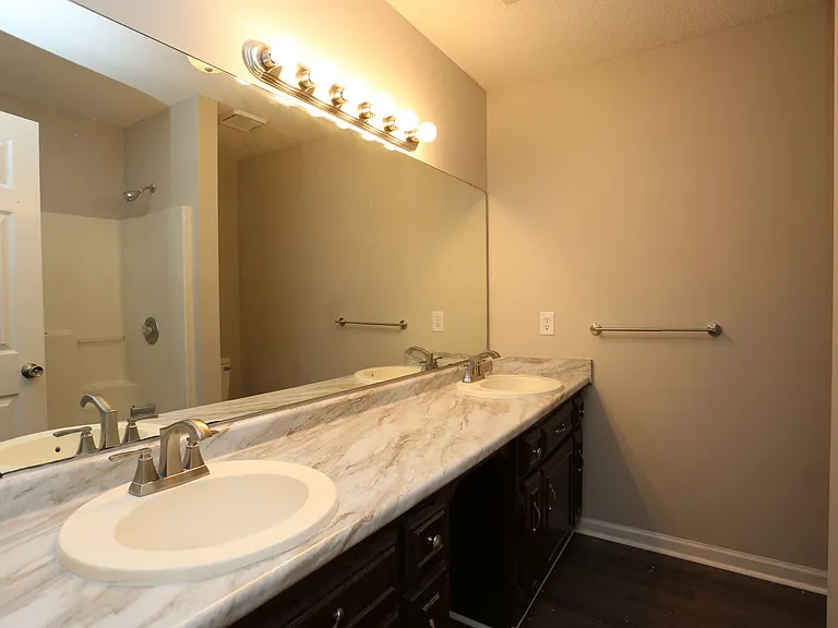 203A Courtney Way — Photo 2