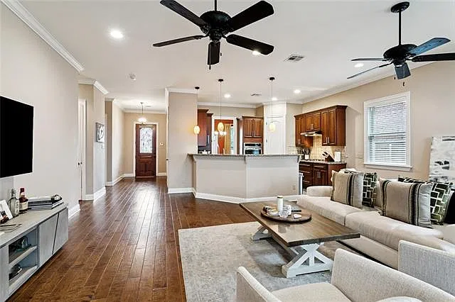 3 bed, 2.5 bath, 2228 sqft, $4,000 — Photo 2