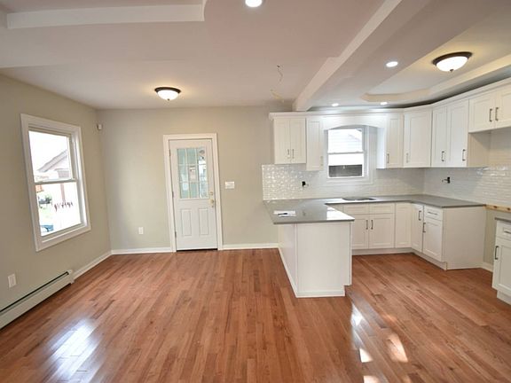 5th image of 11316 202nd St