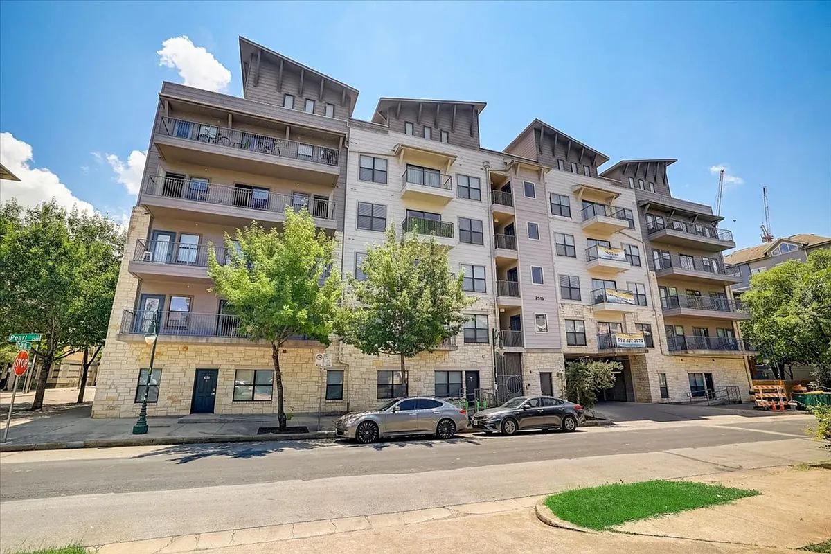 Building Photo - Texan Pearl Best Value in West Campus