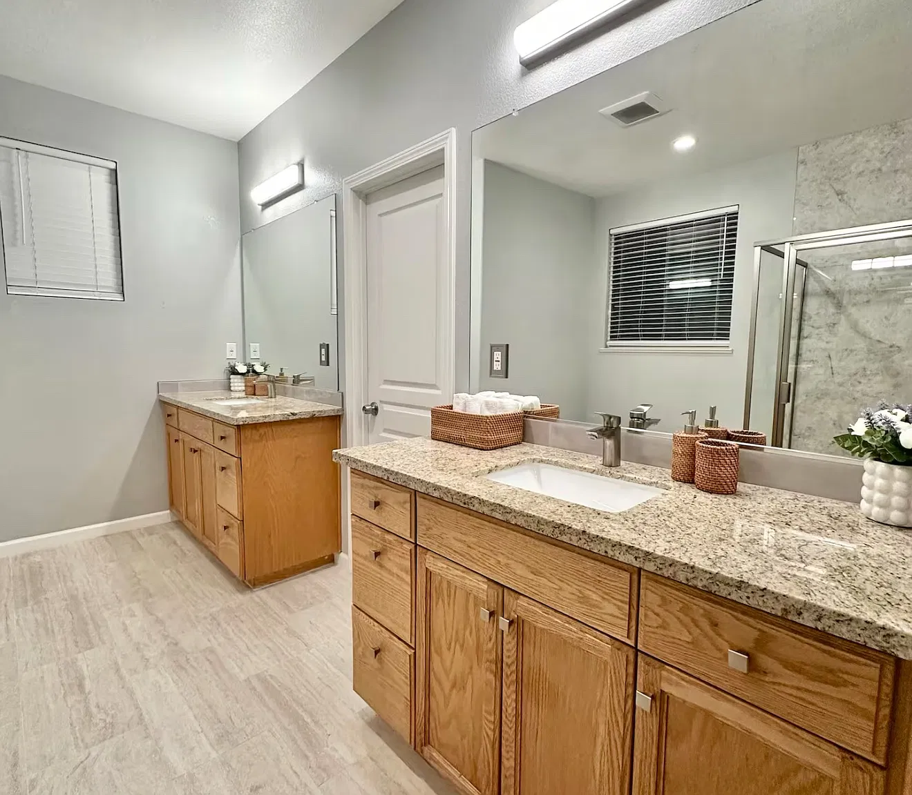 1226 Laurel Park Cir — Photo 1