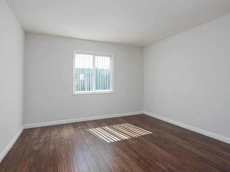 5161 Riverton Ave #108 — Photo 10