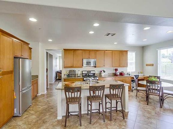 5th image of 721 Bijou Lime Ln