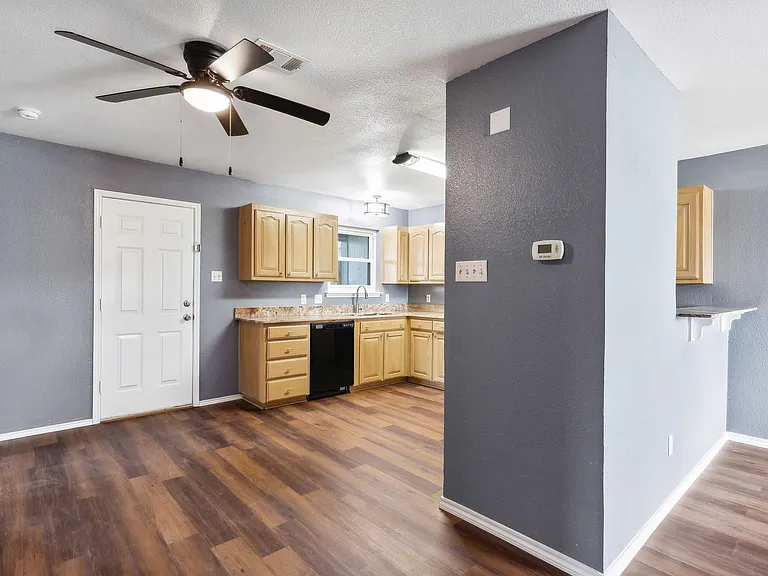 1502 Sharron Ct — Photo 13