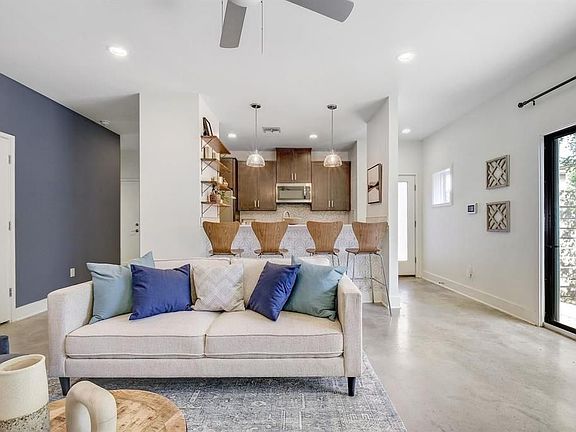 3rd image of 2101 Montopolis Dr Unit 16