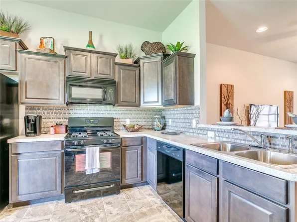 494 Saydi St, Elkins, AR 72727