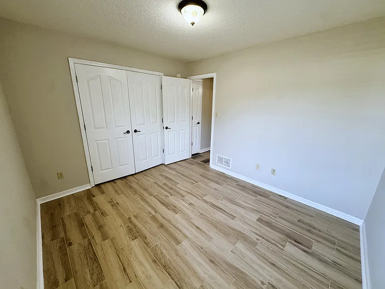 6098 Ravenwood Lake Dr E — Photo 13