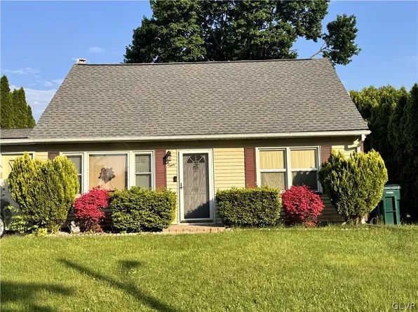 8 Edie Ln, Easton, PA 18045