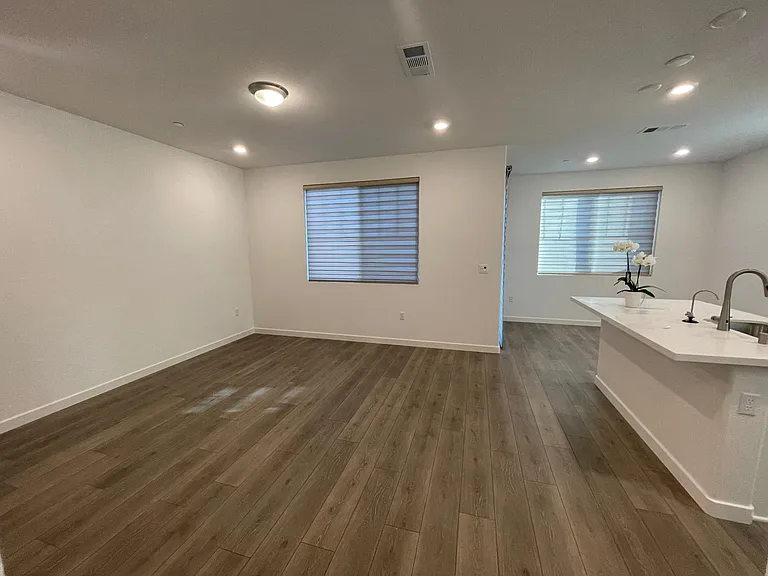 801 Verdant Ln — Photo 27