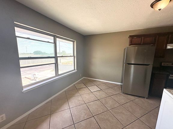3rd image of 205 Edgewood Dr