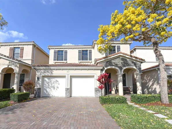 747 NE 193rd Ter, Miami, FL 33179