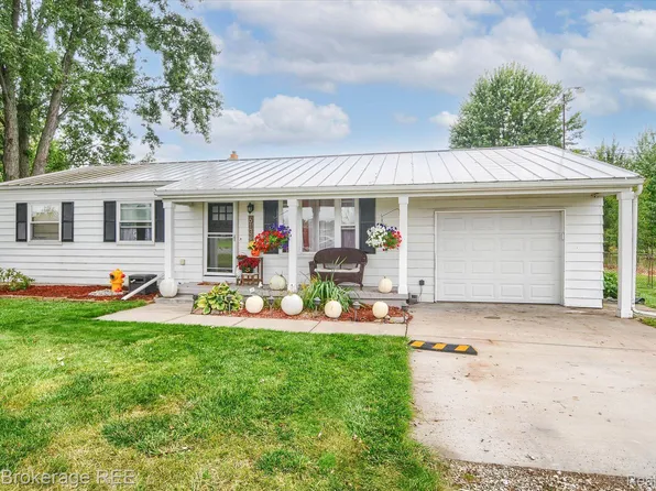 6103 N Jennings Rd, Mount Morris, MI 48458