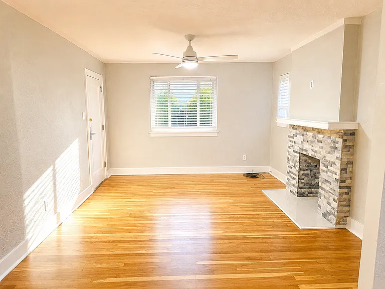 Newly remodeled 1-bedroom apartment 
hardwood floors refinished 
Open and spacious