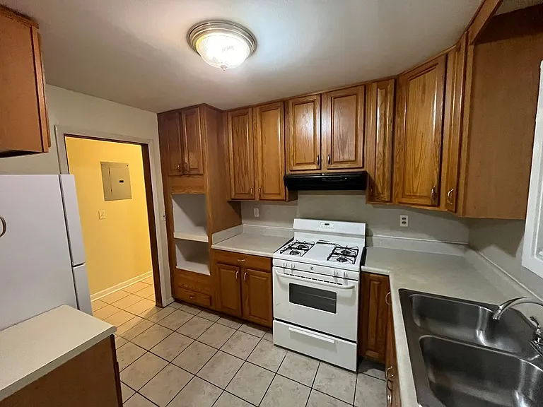 951 Celia Dr — Photo 8