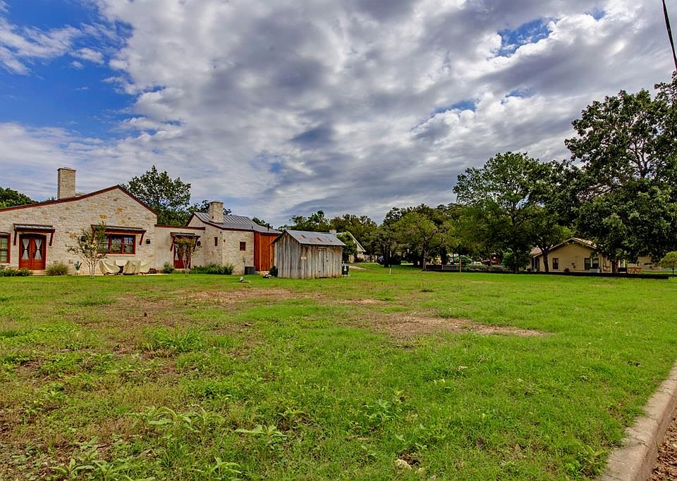 2nd image of 212 Mistletoe St